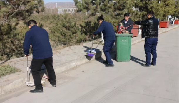文明创建我先行 ——开云网页版登录入口-开云（中国）
团委开展环境卫生整治志愿活动(图2)