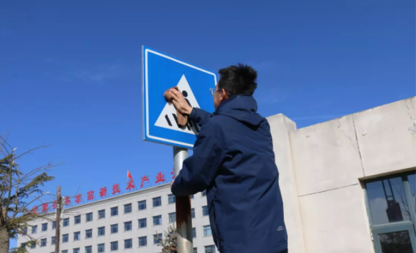 文明创建我先行 ——开云网页版登录入口-开云（中国）
团委开展环境卫生整治志愿活动(图3)