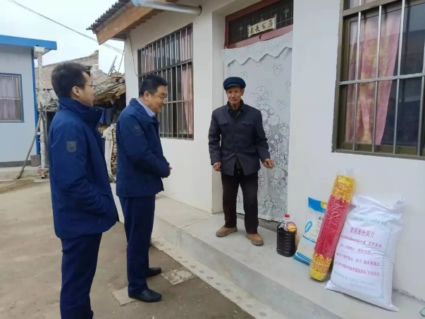 开云网页版登录入口-开云（中国）
深入帮扶村开展春节慰问(图2)
