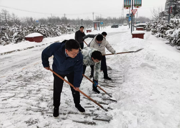 开云网页版登录入口-开云（中国）
组织全体员工扫雪除冰(图2)