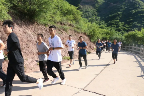 助力文旅市场 展示产投风采——开云网页版登录入口-开云(中国)
组织开展员工登山比赛活动(图3) 助力文旅市场 展示产投风采——开云网页版登录入口-开云(中国)
组织开展员工登山比赛活动(图3)